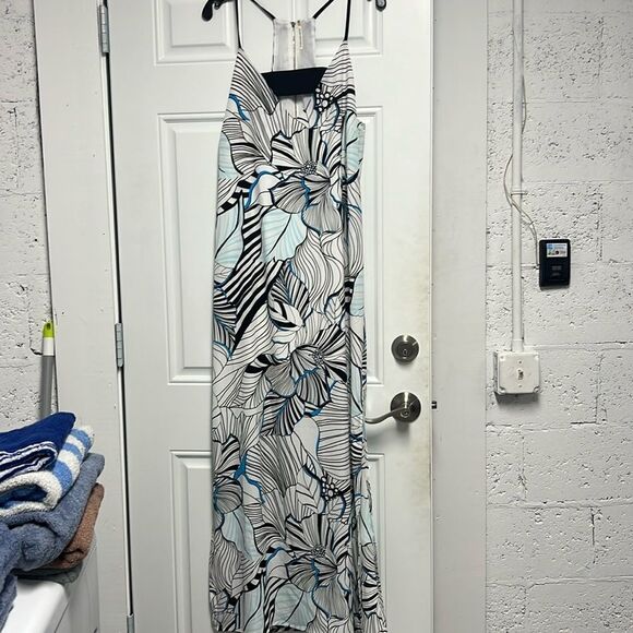 NEW Maxi Dress - Floral Pattern White Black & Blue - Mustard Seed - Size Large - Picture 1 of 5
